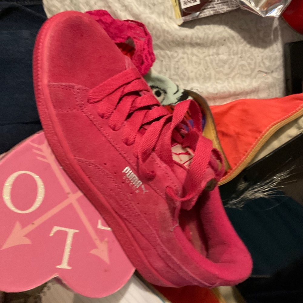 2 pairs for Valentine’s Day special Pumas steal THE deal vie both pics plz